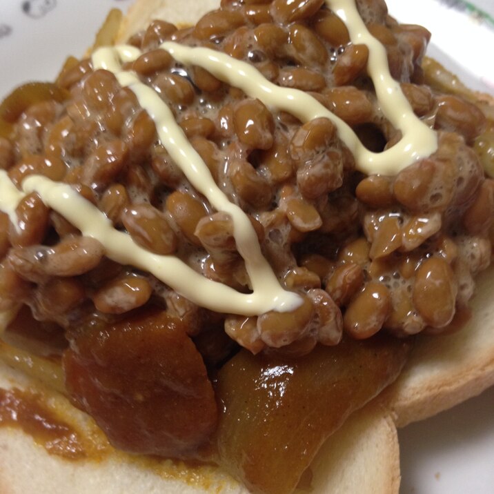 カレーと納豆乗せパン